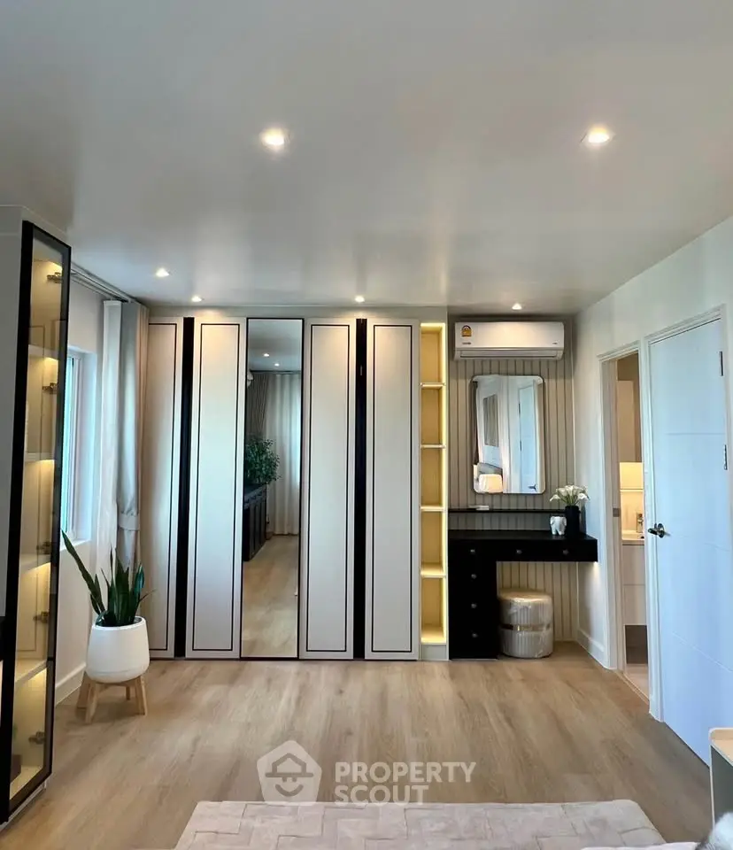 Modern bedroom with mirrored wardrobes and elegant decor