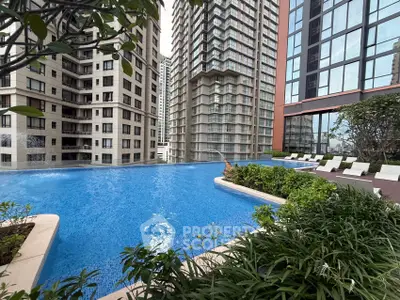 Luxurious high-rise apartment with stunning pool and city views