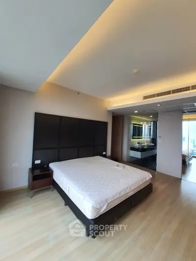  3 Bedrooms Condo at The Met Sathorn-2