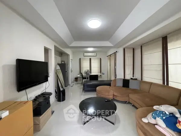 image_rental-12079386