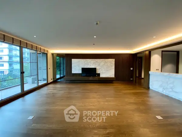 image_rental-5276512