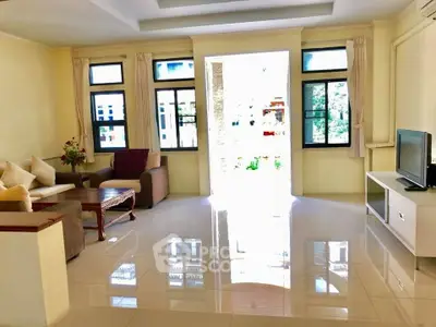 Fully Furnished 4 Bedrooms Townhouse -2
