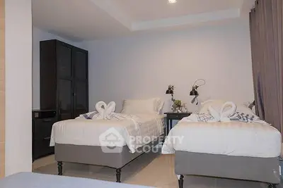 Fully Furnished 2 Bedrooms Apartment at College Haus-4