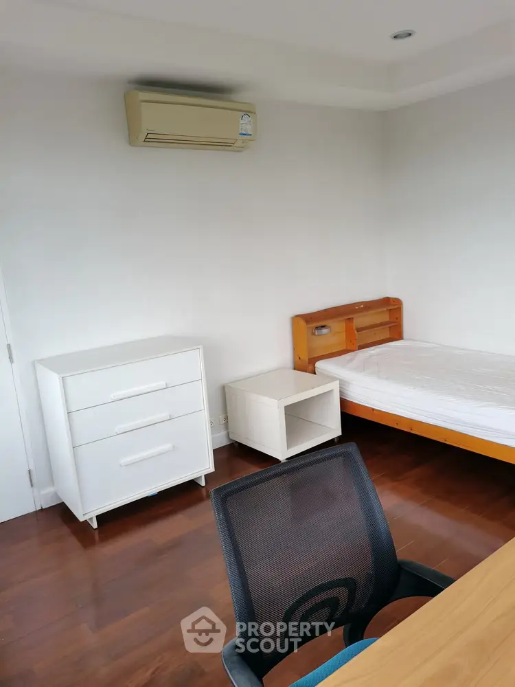  2 Bedrooms Condo -1