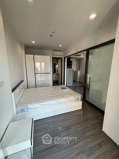 Modern bedroom with sleek design and ample storage in a contemporary apartment.
