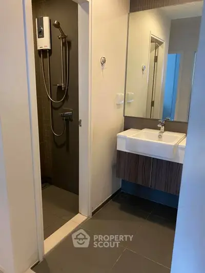  2 Bedrooms Condo at Centric Huai Khwang Station-5