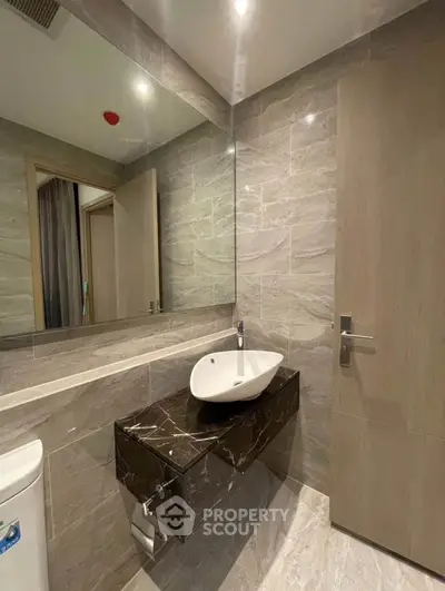 Modern bathroom with sleek design and elegant fixtures