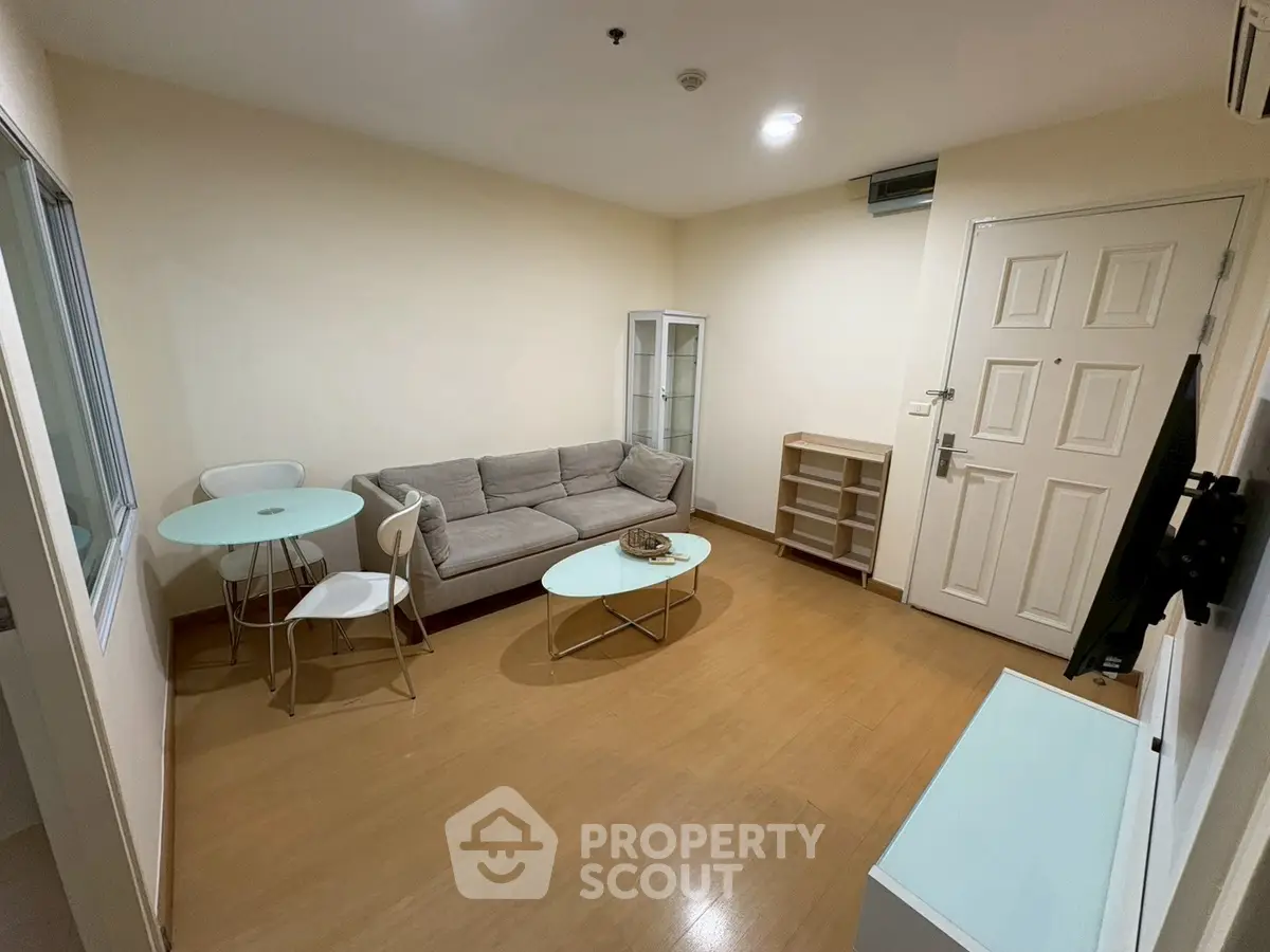 Cozy living room with modern furniture and wooden flooring