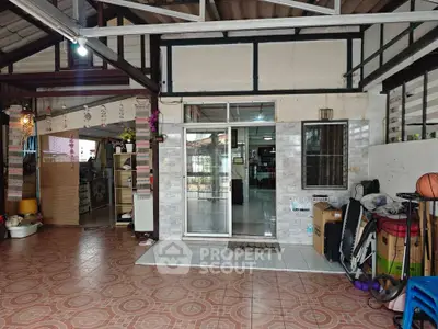Spacious entrance with tiled flooring and open layout in a residential property.