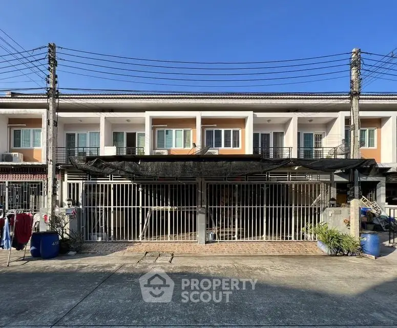 Charming townhouse with gated entrance and spacious front area in a serene neighborhood.