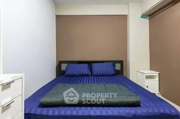 Cozy bedroom with modern decor and comfortable bedding