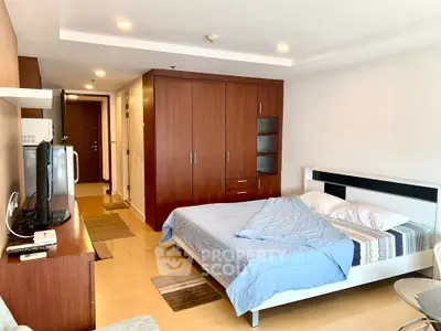 Spacious studio apartment with modern furnishings and ample storage in a prime location.