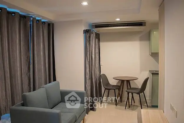 Fully Furnished 2 Bedrooms Apartment at College Haus-1