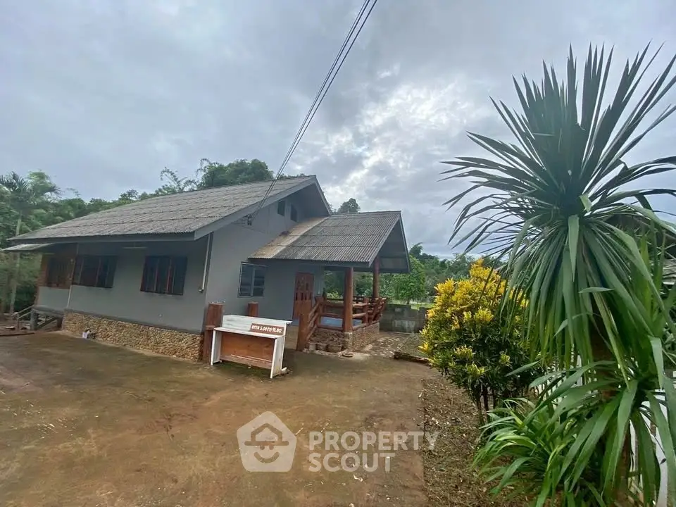 Charming single-story home with lush garden and spacious driveway, perfect for serene living.