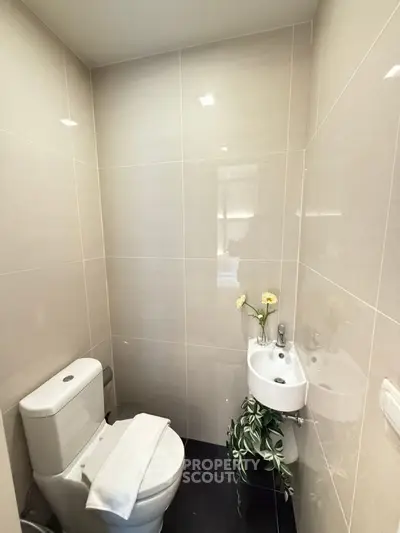 Modern minimalist bathroom with sleek fixtures and elegant tile design.