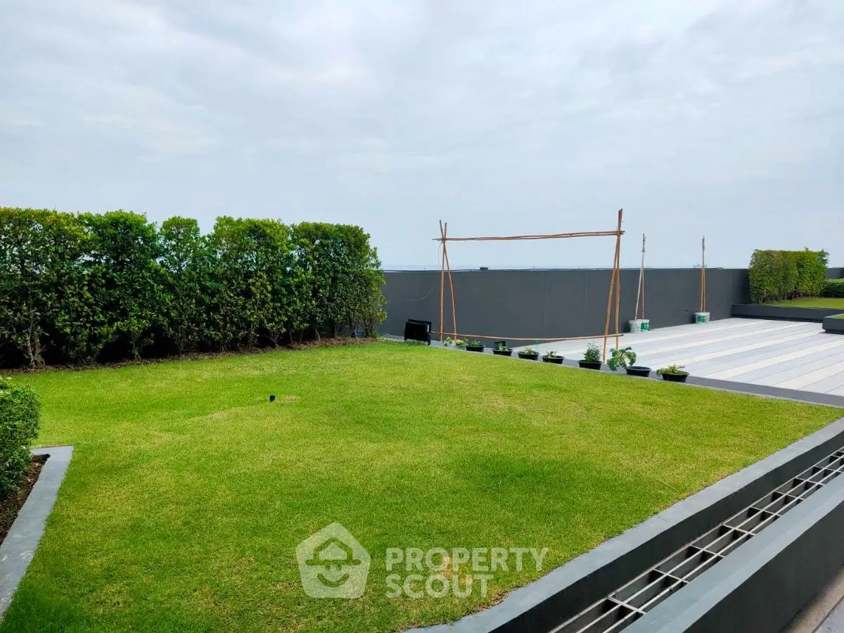 Luxurious rooftop garden with lush greenery and modern design, perfect for relaxation and entertainment.