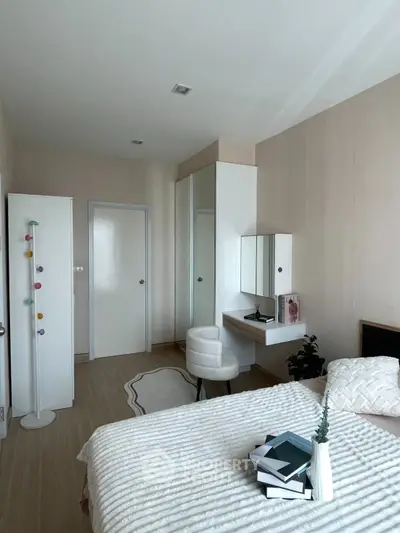 Modern bedroom with stylish decor and cozy ambiance, featuring a comfortable bed and elegant furniture.