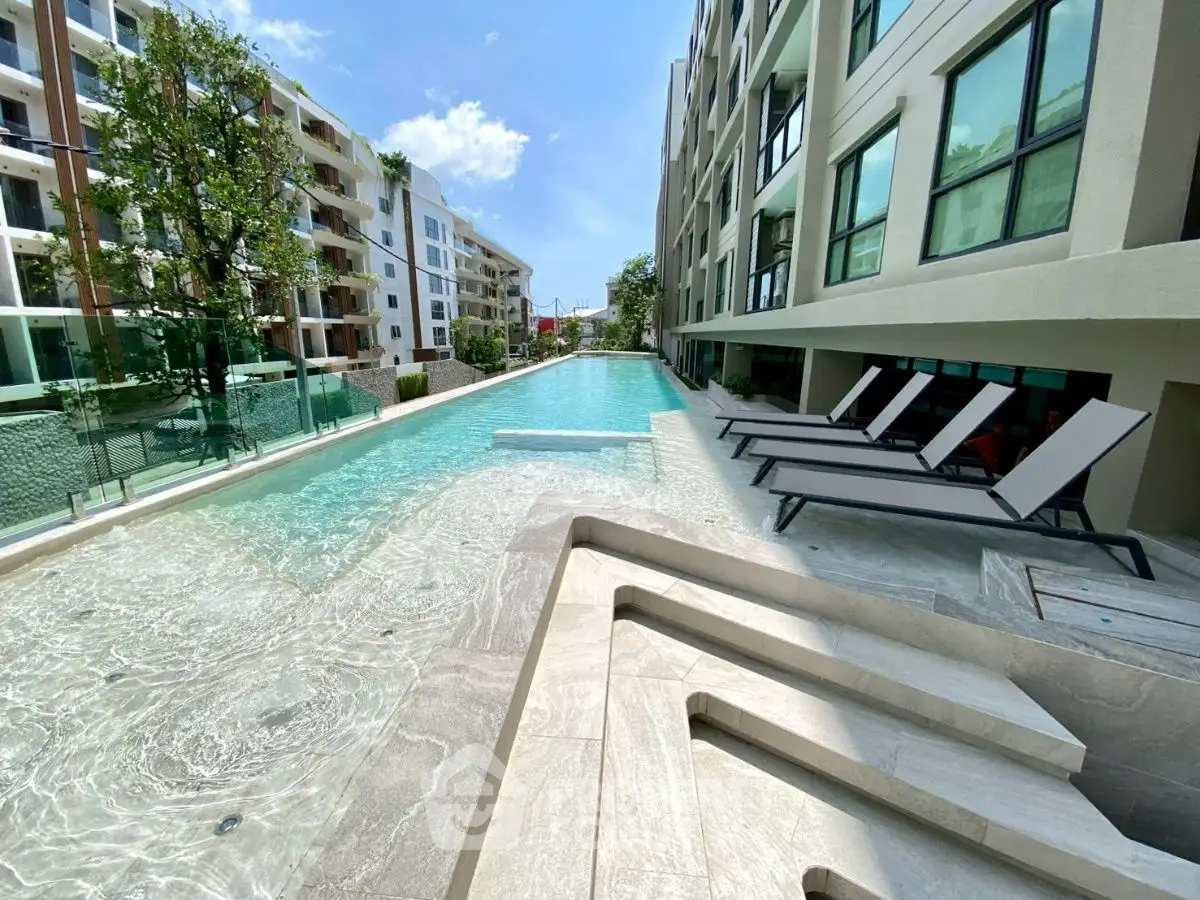 Luxurious apartment complex with stunning poolside view and modern architecture.