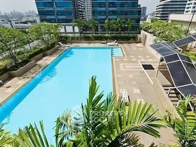 Luxurious rooftop pool with city skyline views and modern amenities.