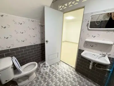 Modern bathroom with stylish tile design and sleek fixtures
