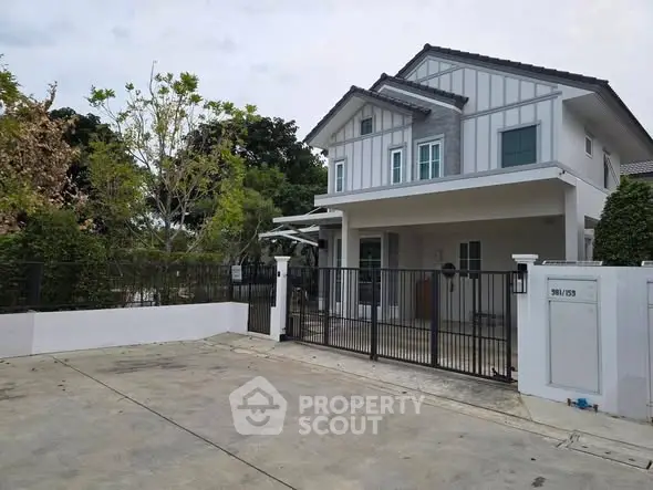 Charming modern house with spacious driveway and lush greenery, perfect for family living.