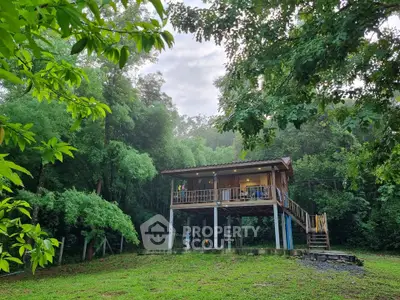 Charming elevated cabin surrounded by lush greenery, perfect for nature lovers seeking tranquility.
