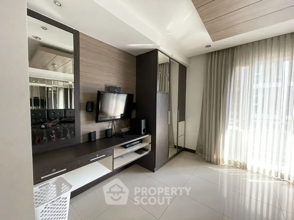  1 Bedroom Condo at The Prime 11 Sukhumvit Condominium Livingroom