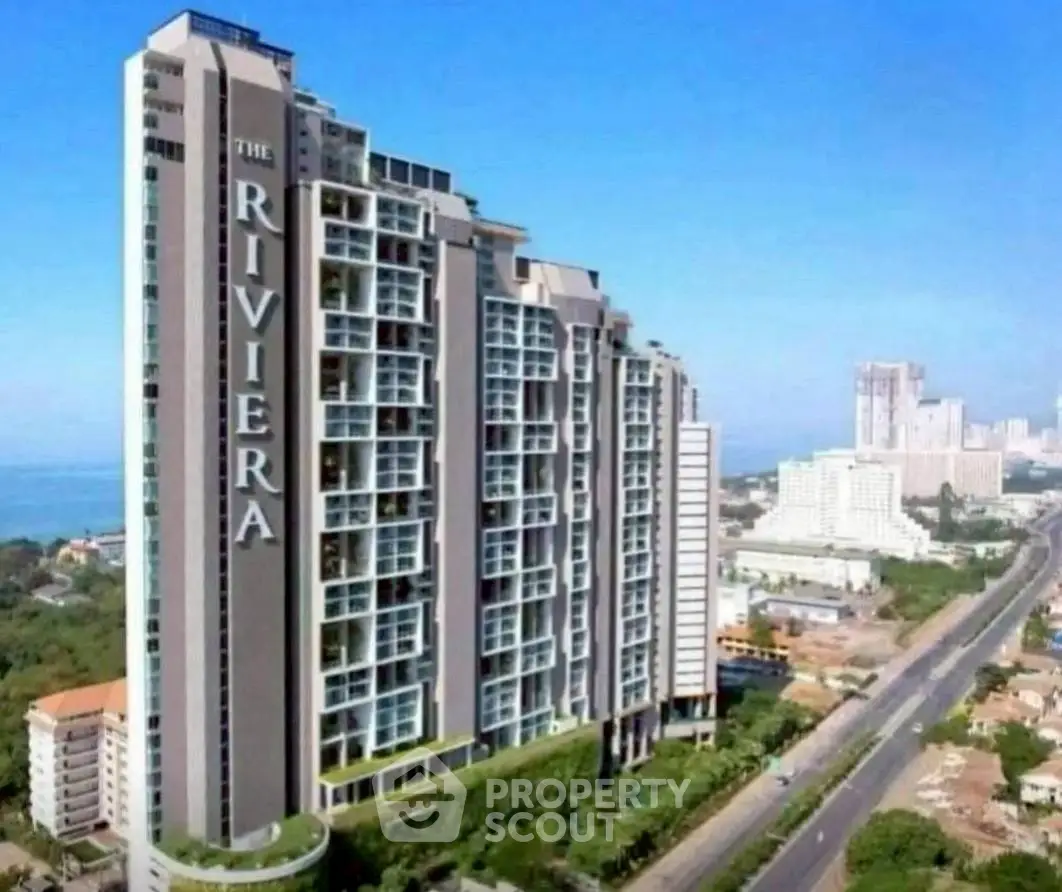 Stunning high-rise building with ocean view and modern architecture.
