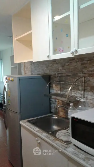  2 Bedrooms Condo -4