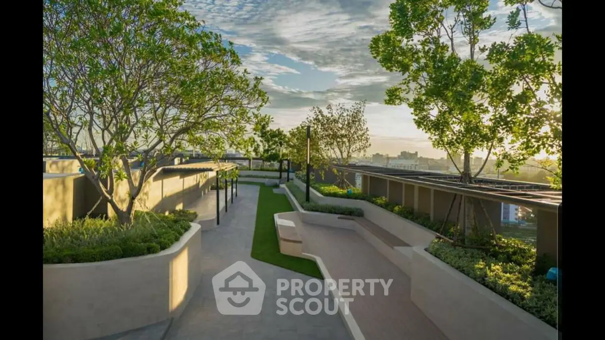 Stunning rooftop garden with lush greenery and city views, perfect for relaxation and gatherings.