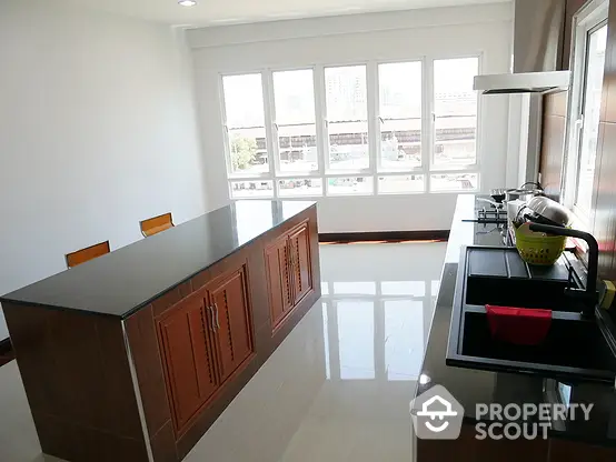 Fully Furnished 3 Bedrooms Apartment at สบายดี-2