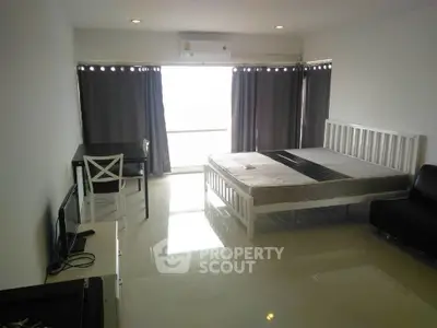  2 Bedrooms Condo -3