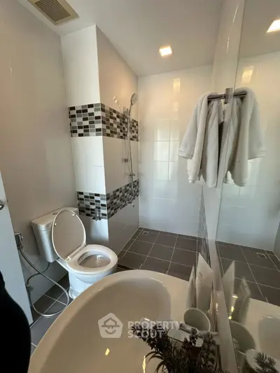 Modern bathroom with stylish tiles and sleek fixtures, perfect for a contemporary home.
