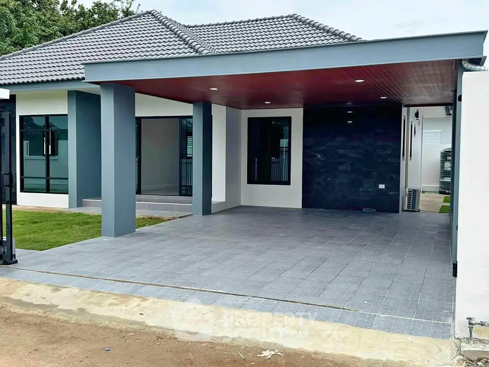 Modern single-story house with spacious carport and sleek design