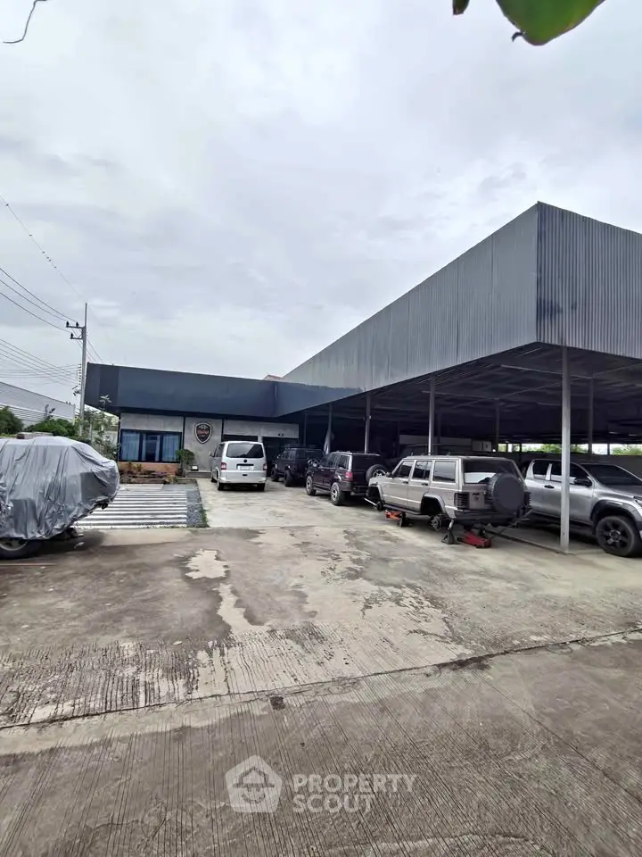 Spacious industrial property with ample parking and covered area