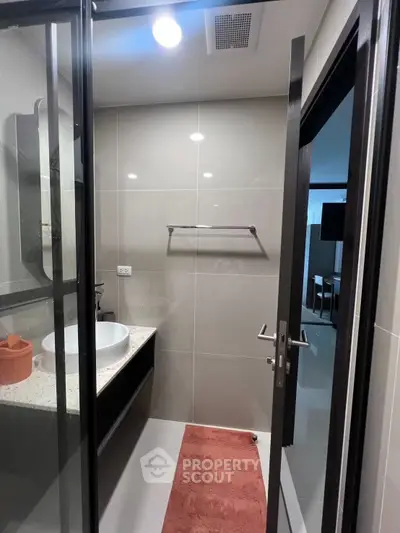 Modern bathroom with sleek design and elegant fixtures