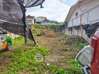 Spacious garden area with potential for landscaping in urban setting