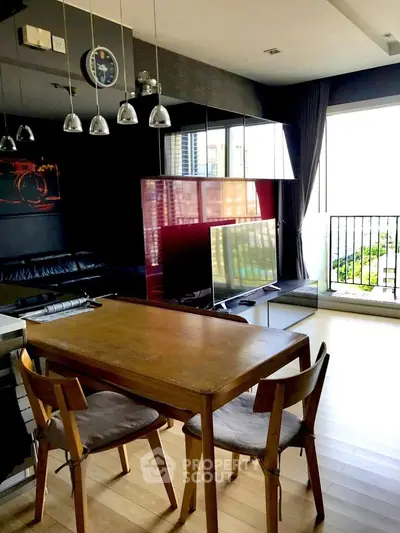  2 Bedrooms Condo at Siri At Sukhumvit-3