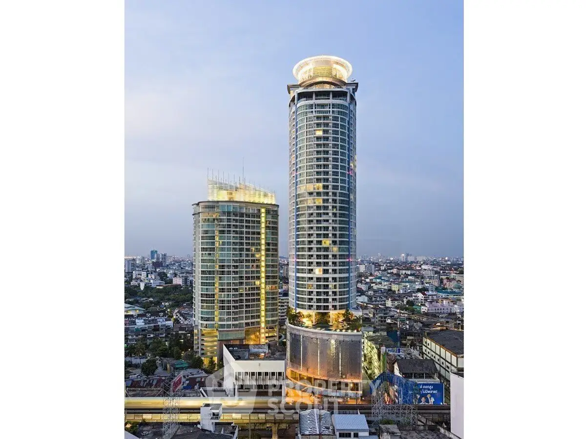 Stunning high-rise building with panoramic city views and modern architectural design.