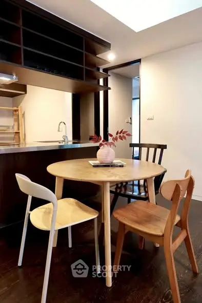 Chic modern kitchen with stylish dining area and wooden chairs