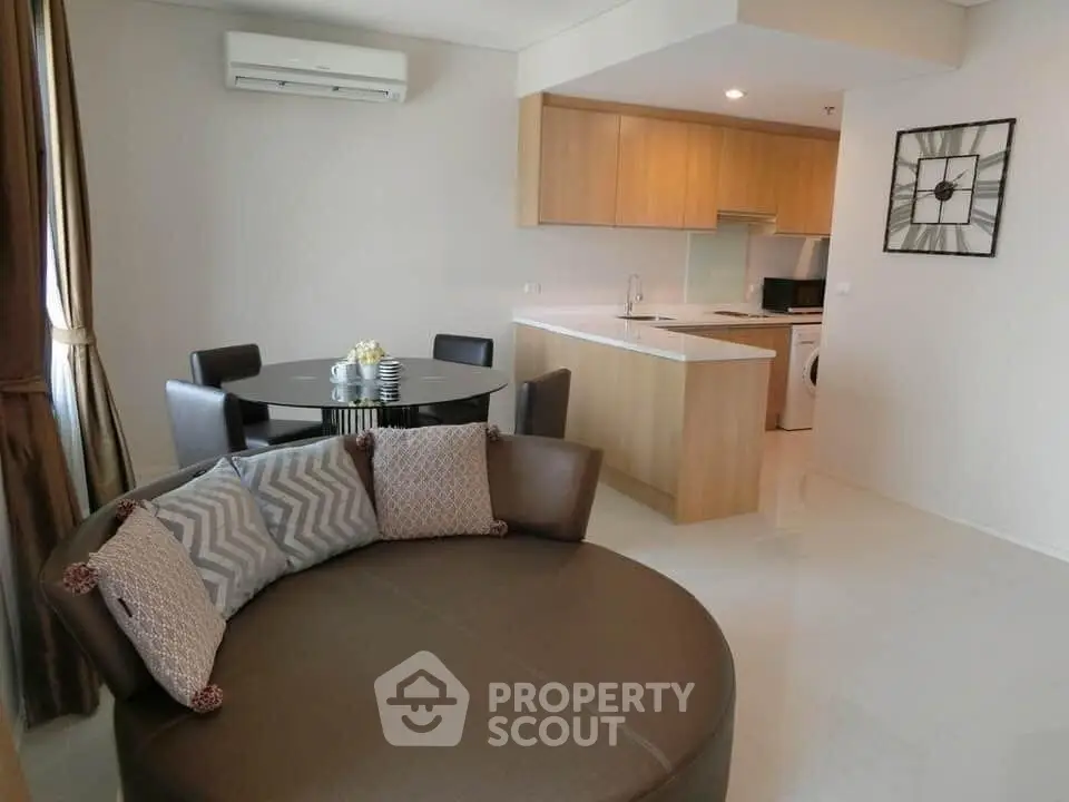 Modern open-plan living room with stylish kitchen and cozy seating area