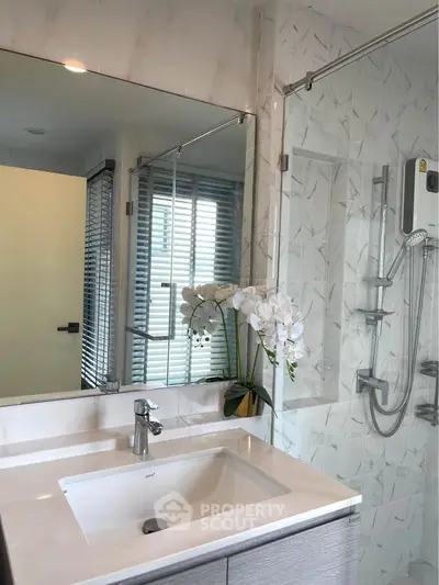 Modern bathroom with sleek fixtures and elegant floral decor