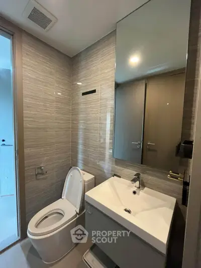 Modern bathroom with sleek fixtures and elegant tile design