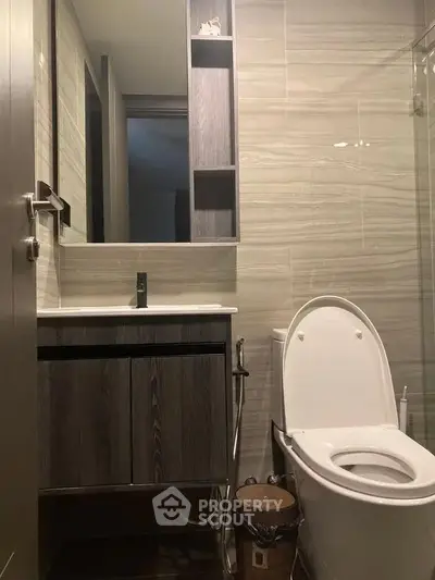 Modern bathroom with sleek fixtures and elegant tile design