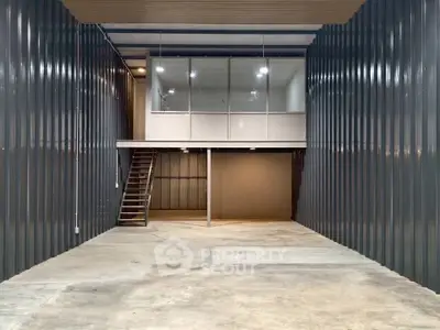 Spacious industrial warehouse with mezzanine and metal walls, ideal for storage or business use.