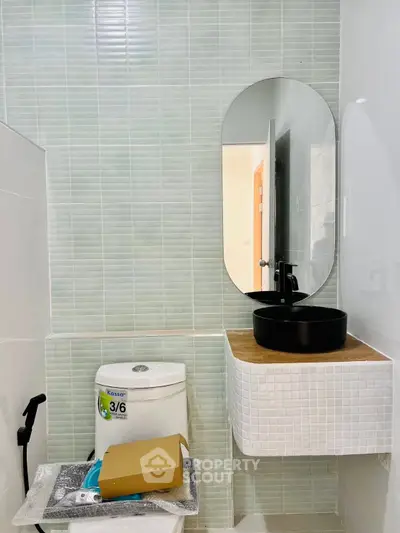 Modern bathroom with sleek black basin and stylish mirror