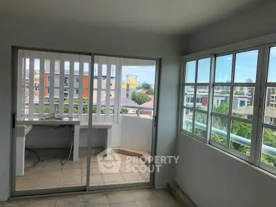  2 Bedrooms Condo -2