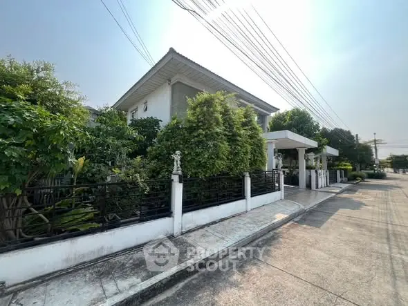 Charming suburban house with lush greenery and spacious driveway, perfect for family living.