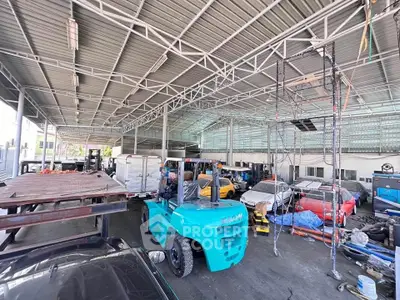 Spacious industrial warehouse with high ceilings and ample storage space