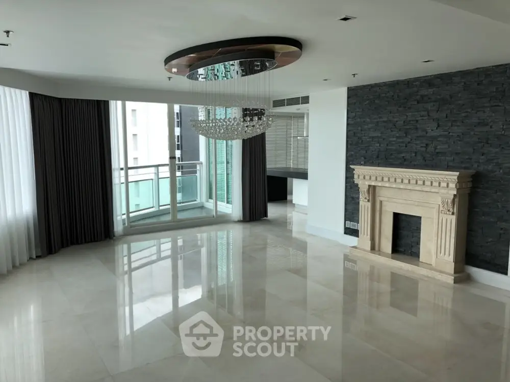  3 Bedrooms Condo at Eight Thonglor Residence Condominium-1